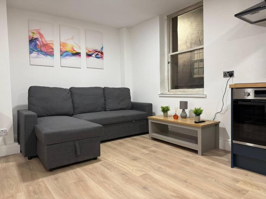 Modern 1 Bedroom - 5 Min Walk From Princess Street Eb1 إدنبرة المظهر الخارجي الصورة